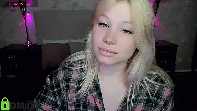 Snapshot of Diana_Dream chatting on October 3, 2025, 7:26 pm Diana Dream online show from October 3, 2025, 7:26 pm