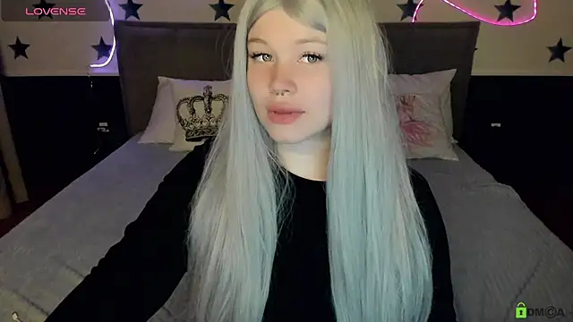 Snapshot of Diana_Dream chatting on October 22, 2025, 7:57 pm Diana Dream online show from October 22, 2025, 7:57 pm