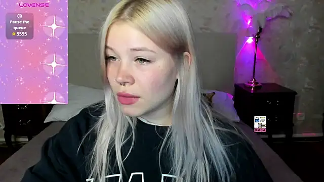 Snapshot of Diana_Dream chatting on December 2, 2025, 10:00 pm Diana Dream online show from December 2, 2025, 10:00 pm