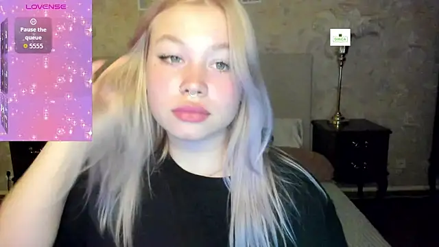 Snapshot of Diana_Dream chatting on November 12, 2025, 8:34 pm Diana Dream online show from November 12, 2025, 8:34 pm