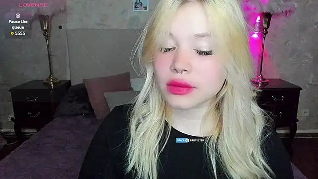 Snapshot of Diana_Dream chatting on October 25, 2025, 8:09 pm Diana Dream online show from October 25, 2025, 8:09 pm