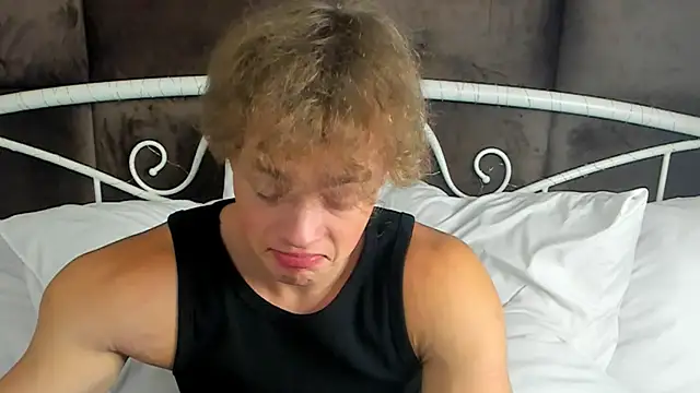 ChaseMuscular online show from October 14, 2025, 3:23 pm