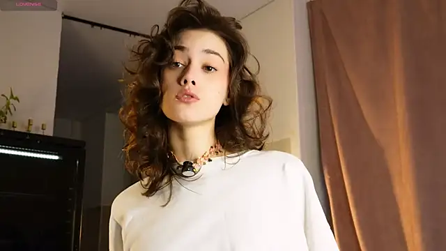 Snapshot of ttragedienne chatting on November 15, 2025, 1:15 pm ttragedienne online show from November 15, 2025, 1:15 pm