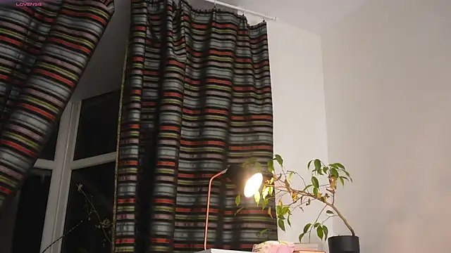 Snapshot of ttragedienne chatting on November 9, 2025, 2:04 am ttragedienne online show from November 9, 2025, 2:04 am