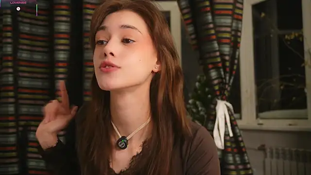 Snapshot of ttragedienne chatting on December 21, 2025, 2:24 am ttragedienne online show from December 21, 2025, 2:24 am