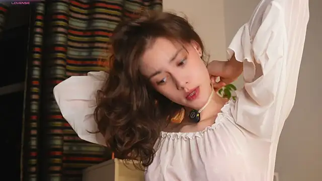 Snapshot of ttragedienne chatting on November 17, 2025, 1:26 pm ttragedienne online show from November 17, 2025, 1:26 pm