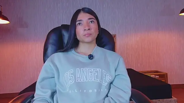 Snapshot of Aurora_jones11 chatting on November 11, 2025, 3:34 am Aurora jones11 online show from November 11, 2025, 3:34 am