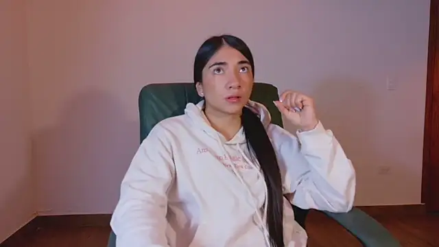 Snapshot of Aurora_jones11 chatting on December 2, 2025, 3:52 am Aurora jones11 online show from December 2, 2025, 3:52 am