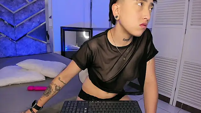 Snapshot of Eryx_Eriscor chatting on October 24, 2025, 1:54 pm Eryx Eriscor online show from October 24, 2025, 1:54 pm