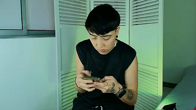 Snapshot of Eryx_Eriscor chatting on November 11, 2025, 2:12 pm Eryx Eriscor online show from November 11, 2025, 2:12 pm