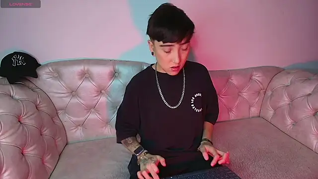 Snapshot of Eryx_Eriscor chatting on September 26, 2025, 2:35 pm Eryx Eriscor online show from September 26, 2025, 2:35 pm