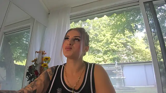 Snapshot of Ella_Vee chatting on July 24, 2026, 6:20 am Ella Vee online show from July 24, 2026, 6:20 am
