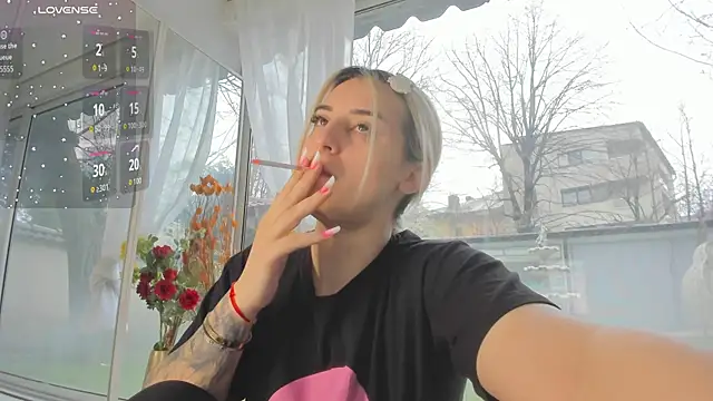 Ella Vee online show from April 4, 2026, 5:03 am