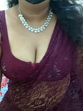 luci-queen online show from June 8, 2026, 9:10 am