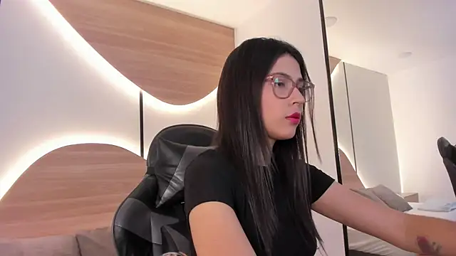 desireee  online show from November 1, 2025, 12:21 pm