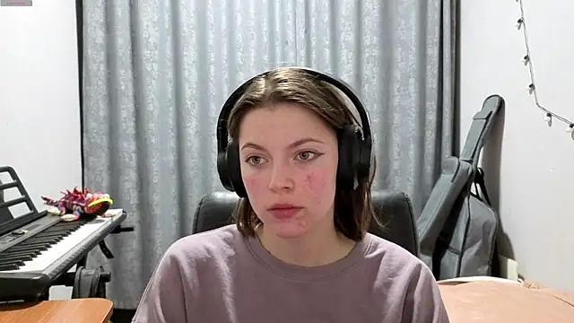 CutieAnny online show from April 20, 2026, 8:10 pm