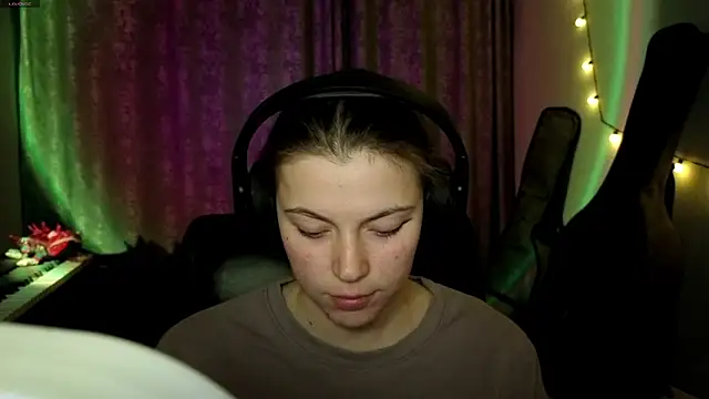 CutieAnny online show from March 29, 2026, 8:10 pm