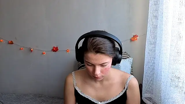 Snapshot of CutieAnny chatting on October 14, 2025, 4:35 am CutieAnny online show from October 14, 2025, 4:35 am
