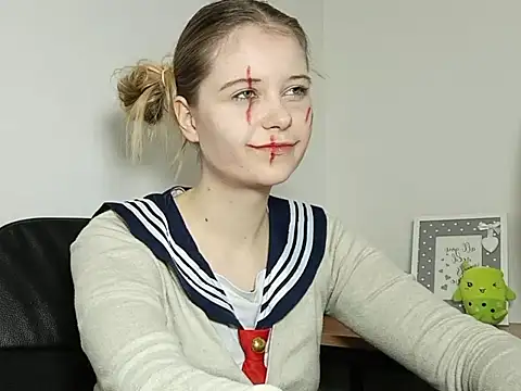 LydiaYoung online show from October 31, 2025, 7:10 pm