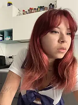 Snapshot of YumiLux chatting on May 16, 2026, 8:24 am YumiLux online show from May 16, 2026, 8:24 am