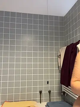 YumiLux online show from April 15, 2026, 7:47 am