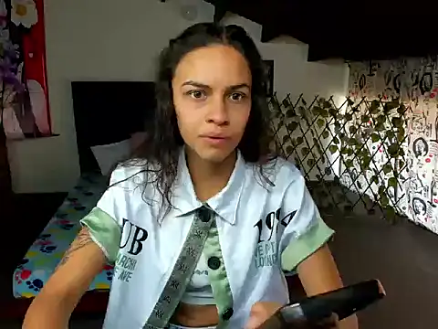 Snapshot of Skylovershot chatting on December 15, 2025, 1:39 pm Skylovershot online show from December 15, 2025, 1:39 pm