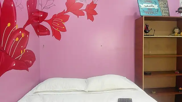 Snapshot of ValentinaLuxee chatting on October 6, 2025, 8:09 pm ValentinaLuxee online show from October 6, 2025, 8:09 pm