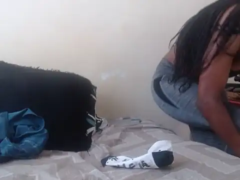 Snapshot of Curvyonionbutt chatting on October 29, 2025, 8:57 am Curvyonionbutt online show from October 29, 2025, 8:57 am