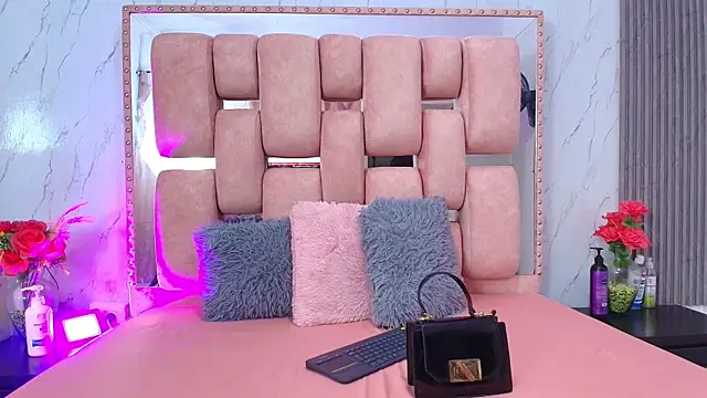 SofiaSommers online show from October 8, 2025, 2:18 pm