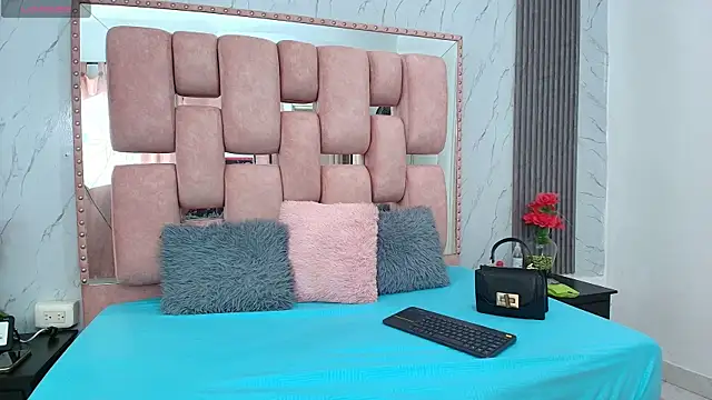 SofiaSommers online show from September 19, 2025, 7:18 pm