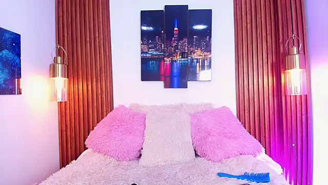 Emily Vaughan online show from October 6, 2025, 3:29 am