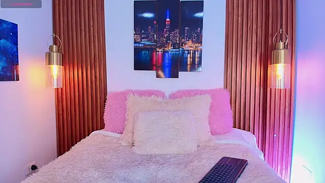 Emily Vaughan online show from October 4, 2025, 3:30 am