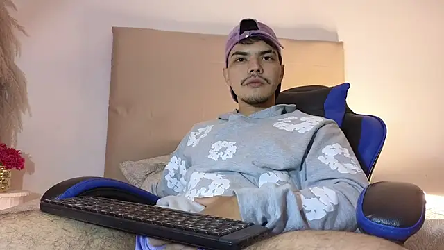 Snowlann online show from November 5, 2025, 2:14 am