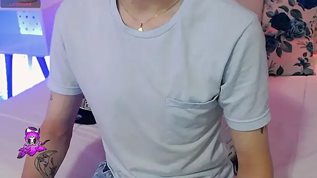 ArianaSantana online show from November 10, 2025, 12:32 pm