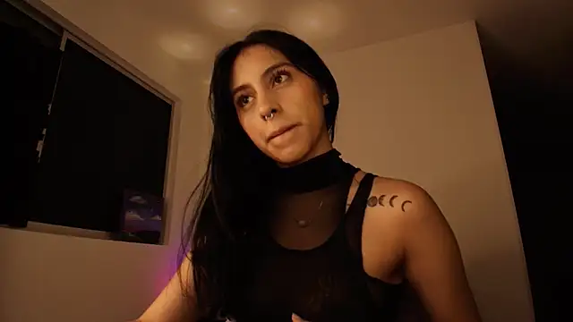 Snapshot of violethun_ chatting on October 1, 2025, 3:33 am violethun online show from October 1, 2025, 3:33 am