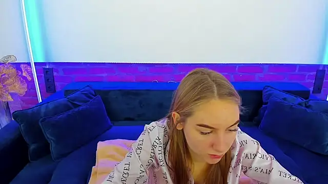 MilaAddams online show from November 18, 2025, 6:50 am