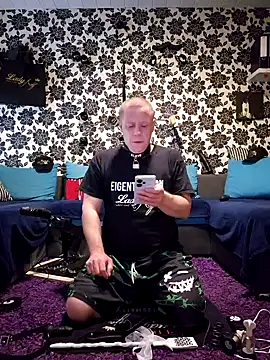 Snapshot of Sklave-Sille chatting on September 11, 2025, 9:20 am Sklave-Sille online show from September 11, 2025, 9:20 am