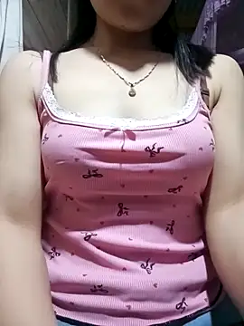 LucyyLy online show from March 4, 2026, 1:19 pm