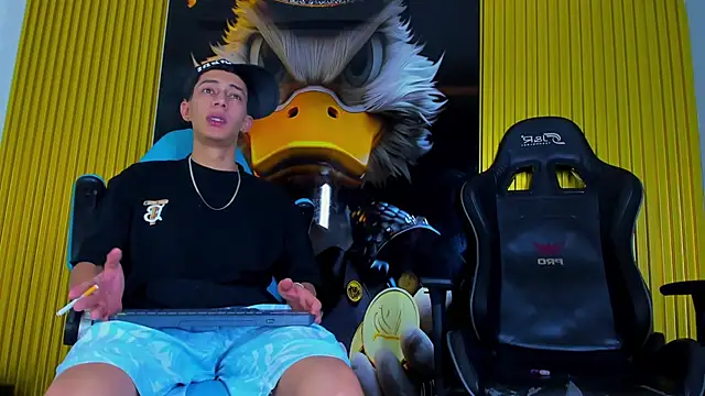 Dante Brown1  online show from November 21, 2025, 9:14 pm