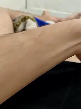 Yazaza1999 online show from October 18, 2025, 1:35 pm