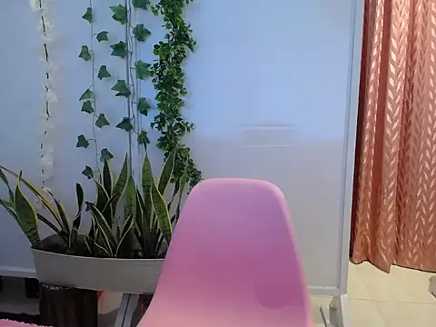 Manuela lara  online show from October 8, 2025, 4:19 pm