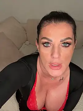 Snapshot of Nola_Luxx-offiziell chatting on September 10, 2025, 6:29 pm Nola Luxx-offiziell online show from September 10, 2025, 6:29 pm