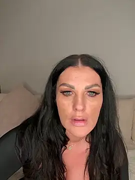 Snapshot of Nola_Luxx-offiziell chatting on October 17, 2025, 8:10 pm Nola Luxx-offiziell online show from October 17, 2025, 8:10 pm