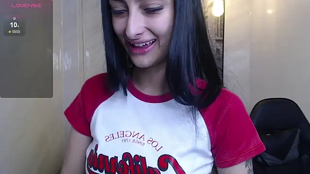 Snapshot of Tifany_v chatting on November 30, 2025, 1:12 pm Tifany v online show from November 30, 2025, 1:12 pm