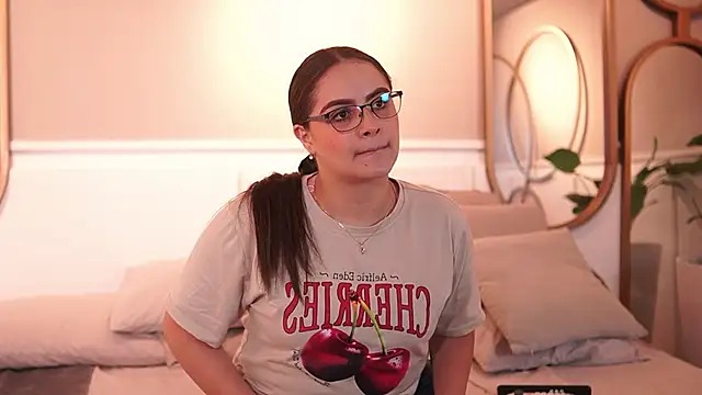 Tayler Kim online show from January 5, 2026, 6:33 pm