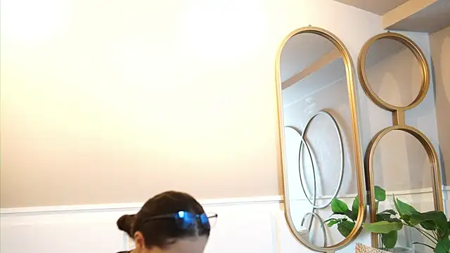 Tayler Kim online show from September 15, 2025, 12:27 pm