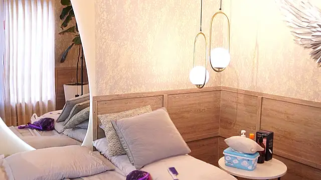 Tayler Kim online show from September 20, 2025, 6:35 pm