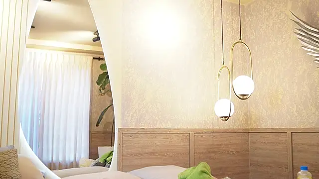 Tayler Kim online show from October 5, 2025, 4:09 pm