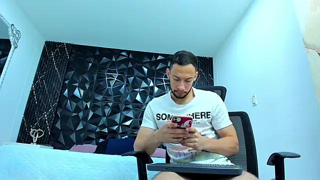 TyagoRoberts online show from September 25, 2025, 12:33 pm