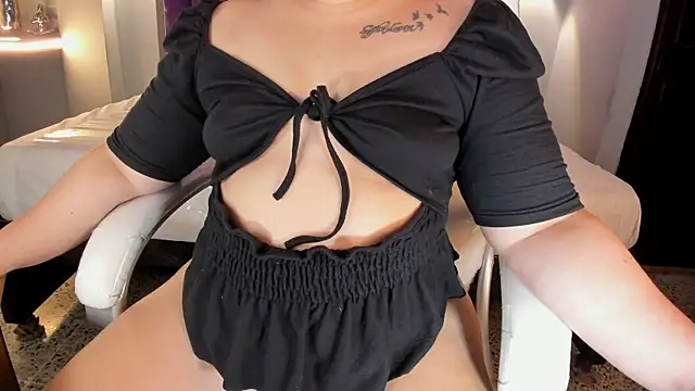 Snapshot of Miss_Francheska chatting on April 18, 2026, 12:07 pm Miss Francheska online show from April 18, 2026, 12:07 pm